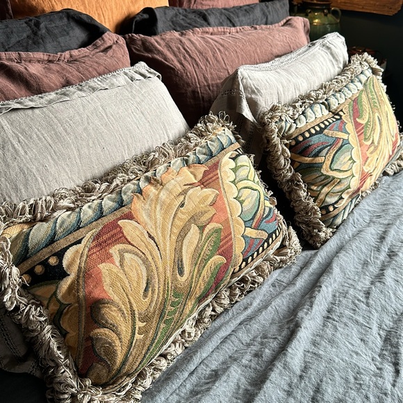 2 elegant lumbar pillows in beautiful earth toned colors Deco design From Gumps - Picture 4 of 16